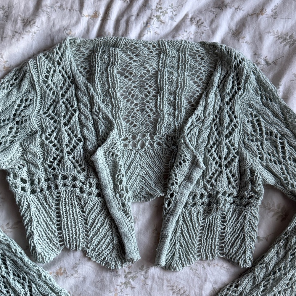 Green crochet cropped cardigan size small in great condition - Picture 2 of 5